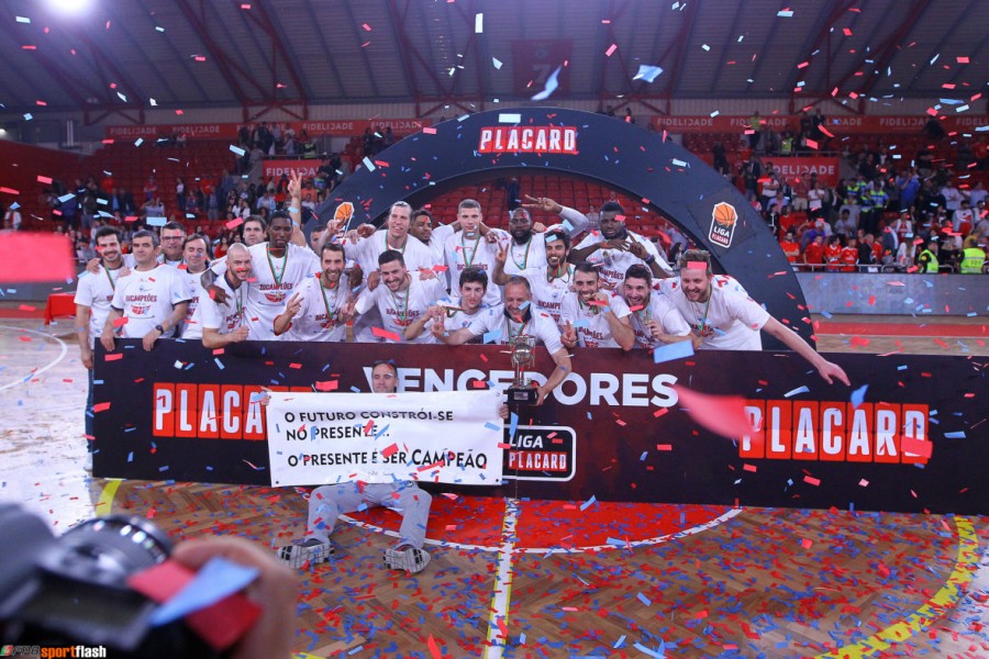 Oliveirense Bi-Campeã Nacional da Liga Masculina